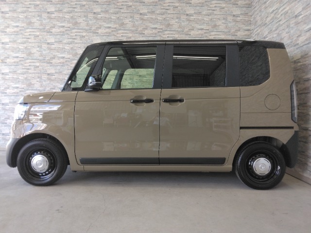 オプションになりますが、ボディーコーティングもご用意しております。新車の輝きに近づき、洗車などのお手入れも楽になりますよ。