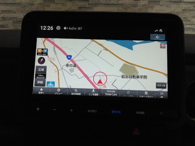 純正ナビが搭載されています。初めての道も安心ですね。Bluetooth接続可能！