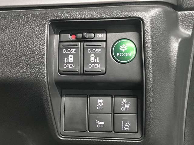当社の展示車は全車両に”社団法人自動車公正取引協議会”の車両状態説明書を掲示しております。修復歴の有無は勿論、ドア等の外板の交換歴の有無までも表示☆口頭説明では無く書面にてお渡ししております♪