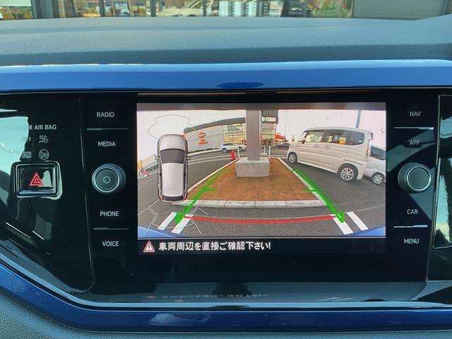 車庫入れ時でも安心して後進できるバックカメラを装備！死角があっても見づらい夜間でも車内モニターに後方が映し出されます！