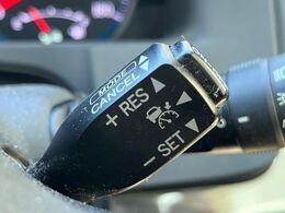 【レーダークルーズコントロール】高速道路での長距離走行が楽に！！自動で速度を保つクルーズコントロールが、衝突軽減システムと連携し、前方の車両を感知して車間を保つように速度調節してくれます！！