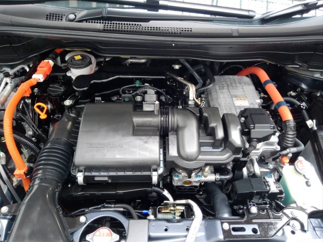 e：HEV　直列4気筒DOHC　1.5リッター＋2モーターハイブリッドエンジン搭載です。