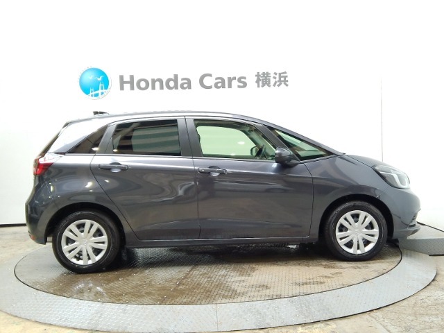 全長399cm、幅169cm、高さ154cmのお車になります。