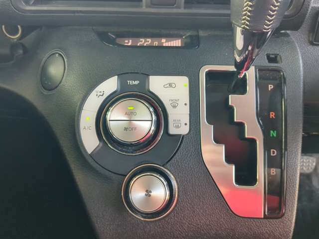 気になる点がございましたら、お気軽にお電話下さい。内外装の状態など、実物を見ながらの詳細確認説明を正確に申し上げます。また希望のお写真をメールやFAXでお送りさせていただきます。