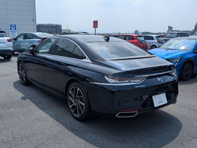 【新車保証継承】初度登録日から3年間（走行距離無制限）のメーカー新車保証を継承してご納車いたします。ご納車後、保証期間内は全国の正規ディーラーで保証整備をお受けいただけます。