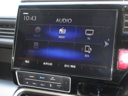 ナビゲーションはギャザズ10インチメモリーナビ（VXU-197SWi）を装着しております。AM、FM、CD、DVD再生、Bluetooth、音楽録音再生、フルセグTVがご使用いただけます。