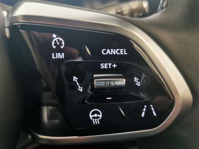 【アダプティブクルーズコントロール】全車速対応のACCやブラインドスポット、レーンキープアシスト機能などを搭載します。リミッターも搭載されているタイプになります。