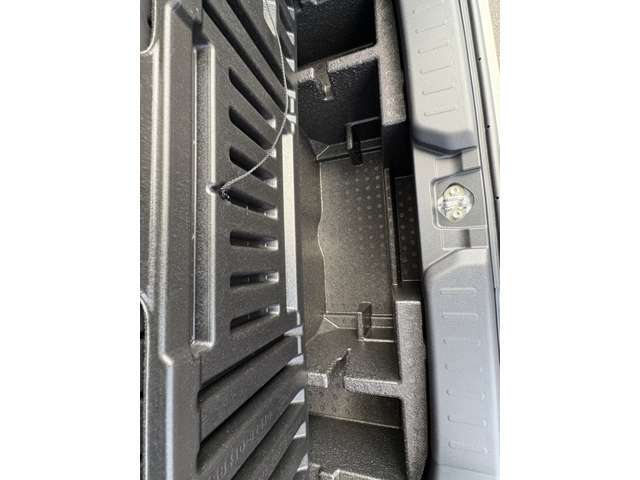 トランクルーム下収納！！収納スペースがたくさんある車両です！！！