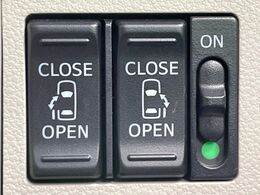 【両側パワースライドドア】スマートキーや運転席のスイッチで後席両側スライドドアの開閉が可能♪電動だから力を入れてドアを開ける必要が無く、小さなお子様でも簡単に開け閉めでき快適です♪