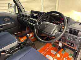 走行距離の割に内外装とてもきれいです。純正キーレスあり。