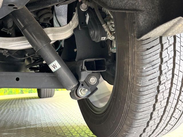お車を安心してお乗りいただく為には、足回りの定期点検が欠かせません。サービスサポート（有償保証）では無料点検もご提供しており、安心のカーライフをお過ごしいただけるサポート体制が整っています。