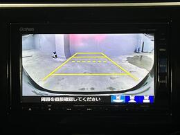 【バックモニター】後ろのカメラの映像をモニターに映し出すことができます！後方の見えない死角や、障害物との距離感をしっかり確認することができます！駐車が苦手な方におすすめです