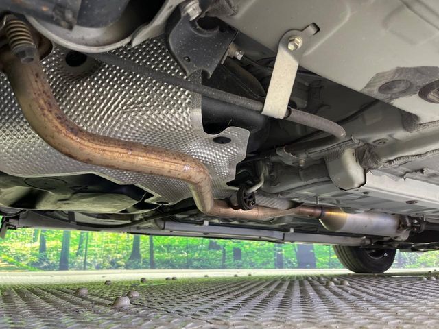 お車を安心してお乗りいただく為には、足回りの定期点検が欠かせません。サービスサポート（有償保証）では無料点検もご提供しており、安心のカーライフをお過ごしいただけるサポート体制が整っています。
