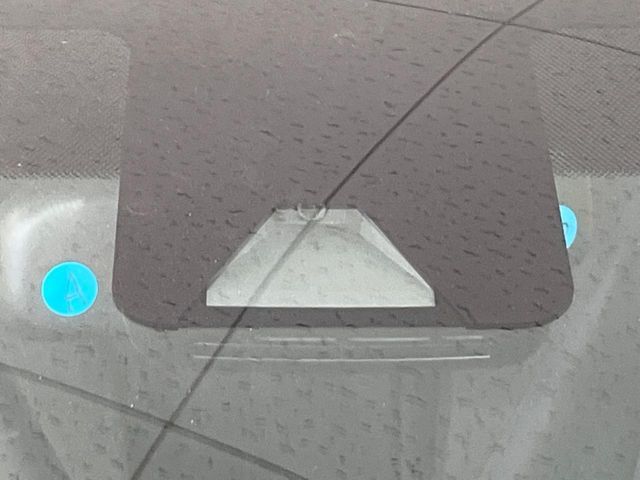 【トヨタセーフティセンス】走行中に前方の車両等を認識し、衝突しそうな時は警報とブレーキで衝突回避と被害軽減をアシスト。より安全にドライブをお楽しみいただけます。