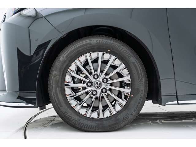 ●メーカーの保証継承可能な車両の場合は、保証継承の手続きを行ってからご納車させていただきます。ご購入後も安心してお乗りいただけます。