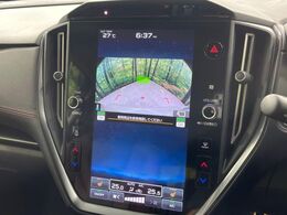 【マルチテレインモニター】車のフロントやサイドのカメラ画像を同時にモニター表示することで、悪路や狭い道を走行時でも周囲の状況確認ができ安心！本格SUVにうれしい装備です♪