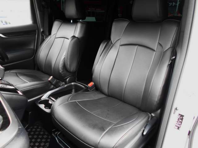 新車時から専用のブラックレザーシートカバー装着しています　使用感も少なくコンディションの良い状態をキープしています