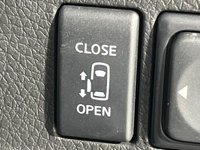 【パワースライドドア】スマートキーや運転席のスイッチでスライドドアの開閉が可能♪電動だから力を入れてドアを開ける必要が無く、小さいお子様でも、重い荷物を持っている時もラクに開け閉めできます♪