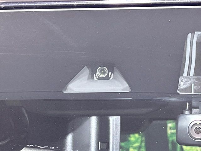 【インテリジェントエマージェンシーブレーキ】フロントカメラで前方の車両や歩行者を検知。衝突しそうな時は衝突被害軽減ブレーキが作動、衝突回避をサポート。より安全にドライブをお楽しみいただけます。