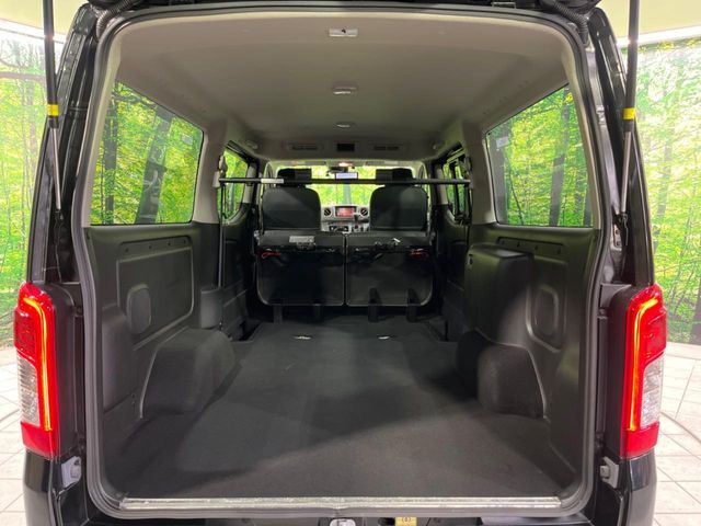 後席を格納すると、これだけの広さが！シーンに合わせたシートアレンジで、大きな荷物も積むことが出来ます♪
