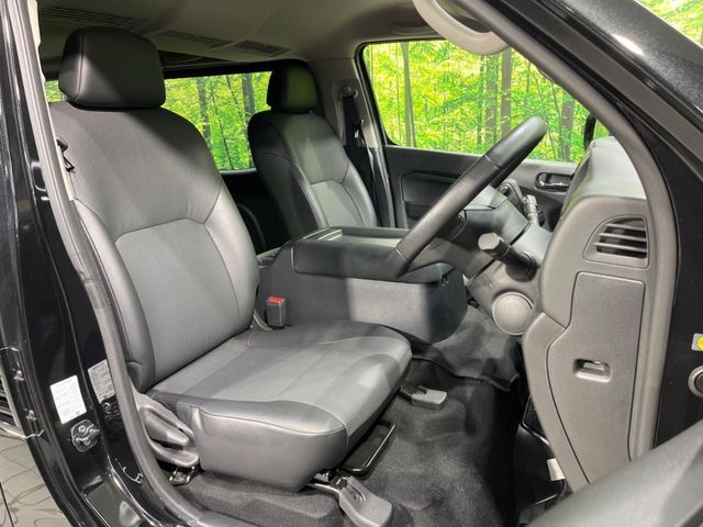 運転席シート廻りは使用感も少なく、良好な状態となっています。丁寧に使われていたことがよくわかりますね。