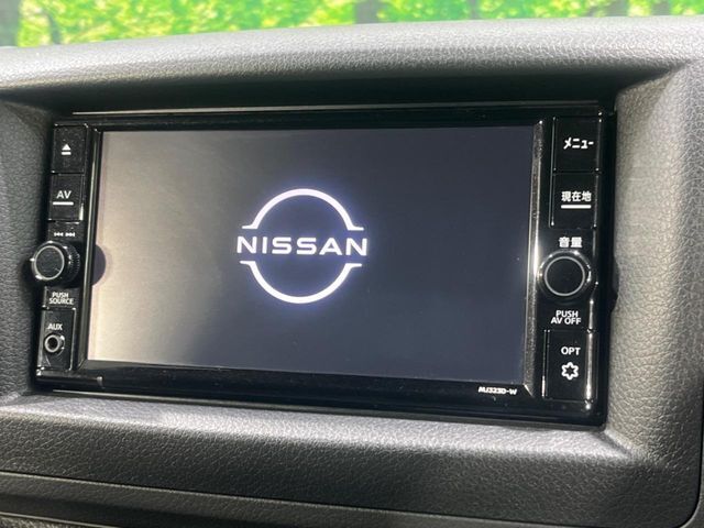 【純正ナビ】人気の純正ナビを装備しております。ナビの使いやすさはもちろん、オーディオ機能も充実！キャンプや旅行はもちろん、通勤や買い物など普段のドライブも楽しくなるはず♪