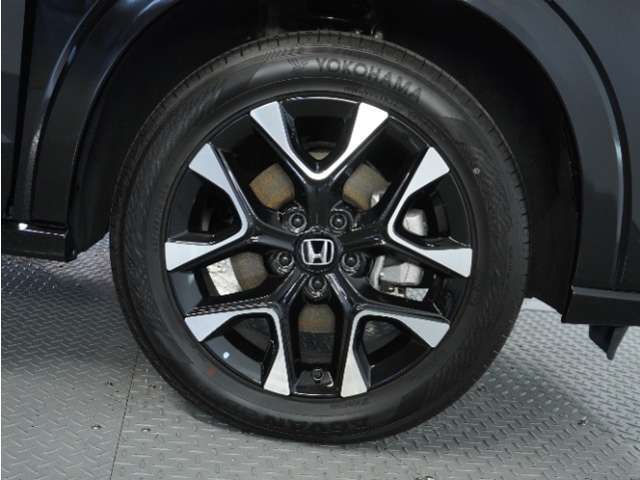 アルミホイール装着車です！これで足元まわりもおしゃれにきまります！