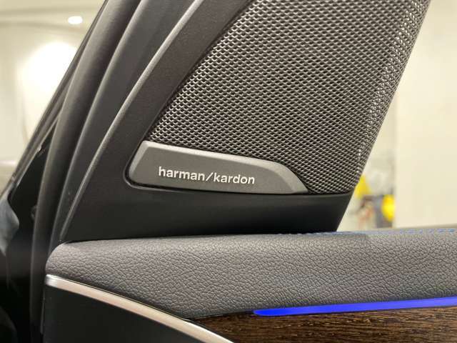 サービス工場は当営業所より徒歩約1分。BMWの厳しい試験を突破した　　マイスター　　が多数在籍しております。ご購入後の納車前整備をしっかりいたします。楽しいBMWライフをおすごしください。
