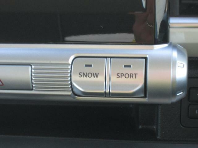 路面状況合わせて走行モードを「SNOW/SPORT」に切り替えられます。