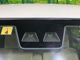 【スマートアシスト】走行中に前方の車両等を認識し、衝突しそうな時は警報とブレーキで衝突回避と被害軽減をアシスト。より安全にドライブをお楽しみいただけます。