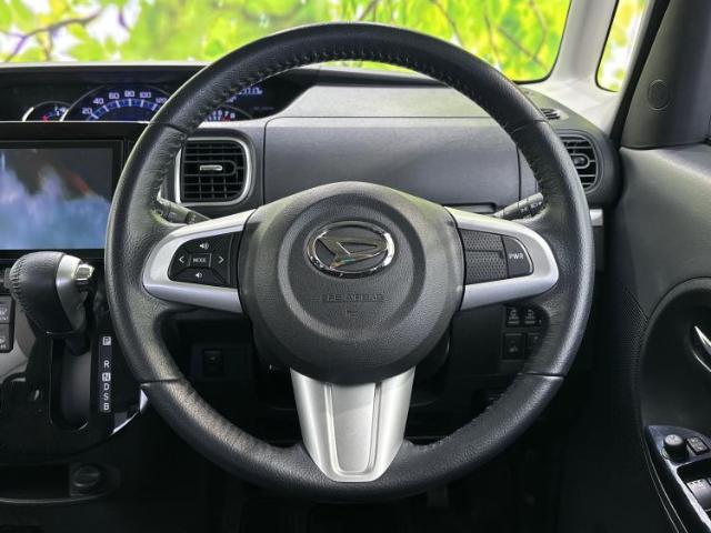 WECARSの展示場では実際に見て、触ってお車をお選びいただけます！知識の豊富な営業スタッフが様々なカーライフをご提案いたします！