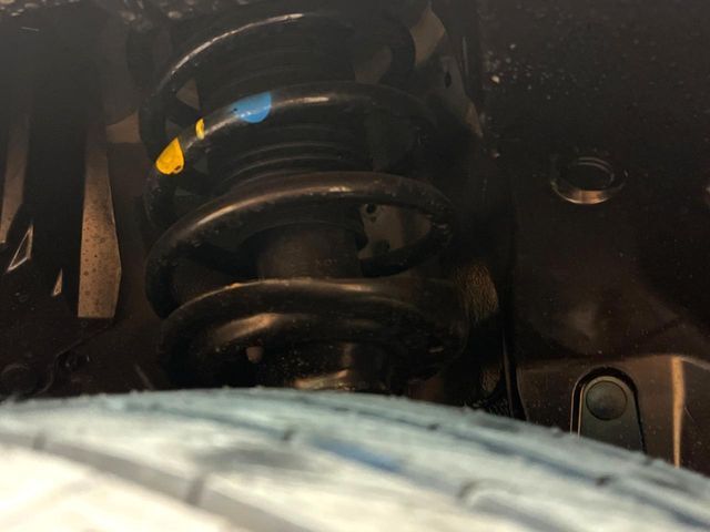 お車を安心してお乗りいただく為には、足回りの定期点検が欠かせません。サービスサポート（有償保証）では無料点検もご提供しており、安心のカーライフをお過ごしいただけるサポート体制が整っています。