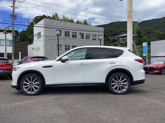 新車ショールーム、サービス工場が併設されている中古車展示場ですので、ドライブがてら是非一度ご来店下さい！