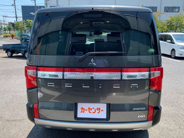 納車の際には内外装ともに1台1台丁寧に仕上げさせていただきます。