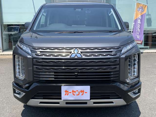 カラーはアイガーグレーメタリック/ブラックマイカになっております！