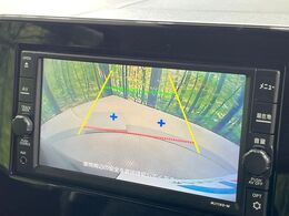 【バックカメラ】駐車時に後方がリアルタイム映像で確認できます。大型商業施設や立体駐車場での駐車時や、夜間のバック時に大活躍！運転スキルに関わらず、今や必須となった装備のひとつです！