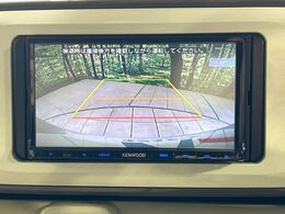 【バックカメラ】駐車時に後方がリアルタイム映像で確認できます。大型商業施設や立体駐車場での駐車時や、夜間のバック時に大活躍！運転スキルに関わらず、今や必須となった装備のひとつです！