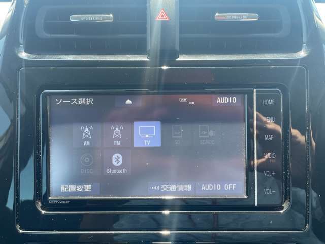 純正SDナビ☆　フルセグTV（走行中映りません）　Bluetooth接続が可能♪　お手持ちのスマホと接続してお気に入りの音楽でドライブをお楽しみ下さいませ♪　CDは再生だけでなく録音もできちゃいます！