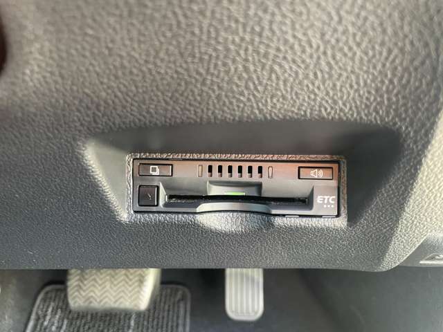 純正ビルトインETC☆　高速道路のインターチェンジも楽々通過♪　カードが見え辛いので防犯対策にも！　　　　【無料電話】0078-6003-206896　【LINE　ID】07020337089で検索♪