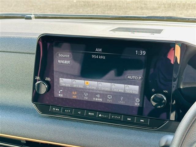 9インチワイドディスプレイ、ハンズフリーフォン、VICS（FM多重）、ボイスコマンド、Bluetooth対応、USB接続、Apple　CarPlay・Android　Auto連携機能、AM/FMラジオ
