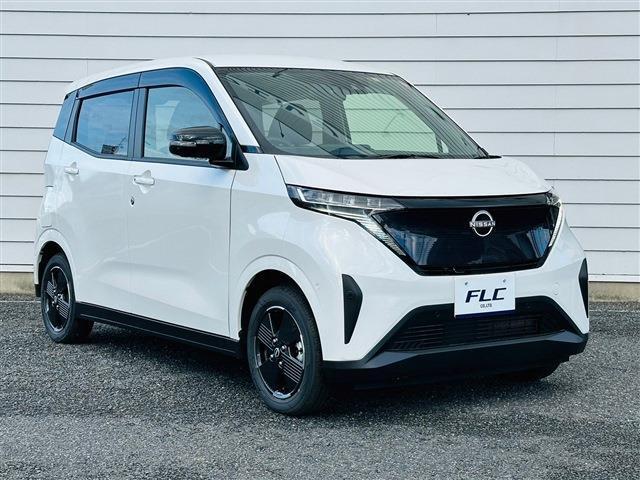 ご自宅での充電以外でもお買い物中のショッピングモールで普通充電、ドライブ中に休憩をかねてサービスエリアで急速充電など、シーンに合わせた方法で充電が可能です。