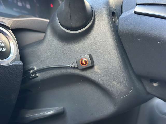 走行中でも、同乗の方がナビの操作や映像の視聴が可能なテレビキットが装着されています♪