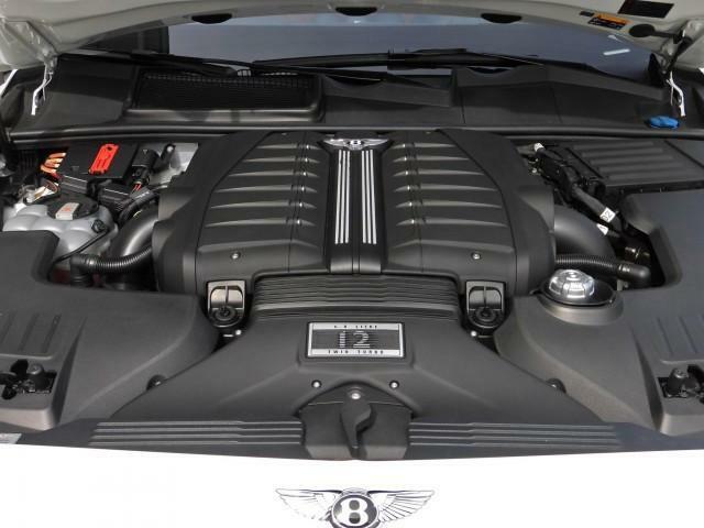 W12 6000ccエンジンはパワフルで快調です！
