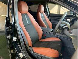 【ハーフレザーシート】を装備しており、車内の高級感がアップしております☆