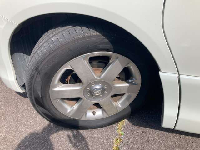 大きな車体ですがアルミホイールなので軽量！スチールよりも燃費◎