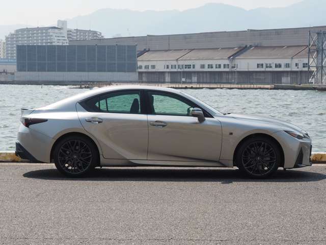 ●大切にお乗り頂いた愛車の下取や買取も弊社にお任せください　●国産車、輸入車を問わず、どんなお車でも無料査定可能です　オートローンの残債があるお客様も対応可能です