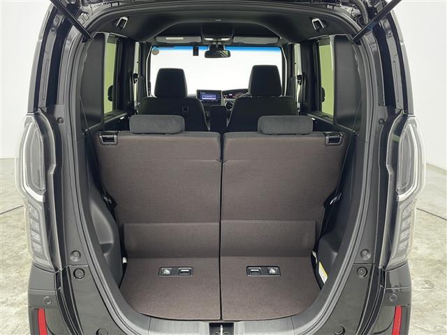 【トランク】積み込みやすくて、たっぷり積める荷室です。シートアレンジできるものは、乗車人数と荷物の量や大きさによってシートを動かすことができるので、より快適なドライブが可能です！