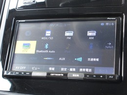 ナビゲーションはパイオニアメモリーナビ（AVIC-RZ902ZP）を装着しております。AM、FM、CD、DVD再生、Bluetooth、音楽録音再生、フルセグTVがご使用いただけます。
