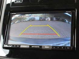バックをするとき自動でリアの様子が映る『リアカメラ』付き！画面で確認しながらバックができますから安心ですね。でも、目視も大切ですよ！安全第一でお願いします！