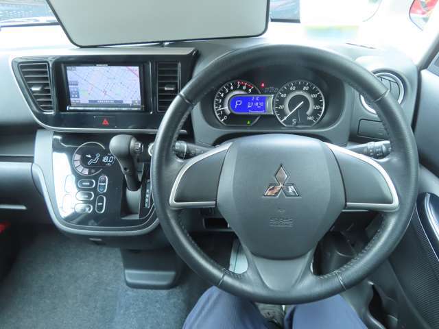 数あるナビの中でもコスパ◎な人気のメモリーナビが付いています！